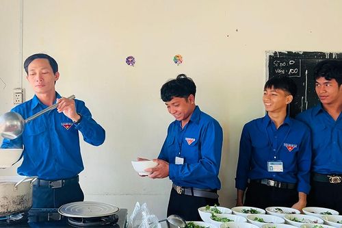 Bữa sáng ấm tình thầy trò