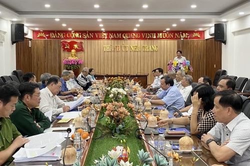 Thành ủy Nha Trang: Gặp mặt lãnh đạo chủ chốt của thành phố qua các thời kỳ