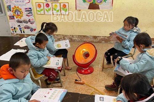 Lào Cai: Hơn 11.000 học sinh nghỉ học tránh rét