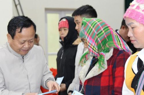 Đồng chí Nguyễn Trọng Hài làm việc và chúc tết tại xã Dền Thàng