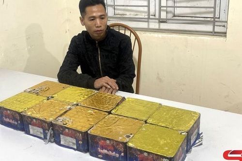 Bắt giữ đối tượng vận chuyển hàng cấm trái phép