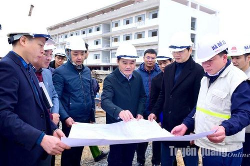 Đẩy nhanh tiến độ thi công, đảm bảo chất lượng các công trình xây dựng trong lĩnh vực giáo dục, y tế
