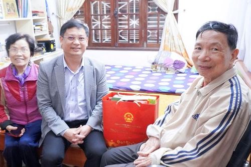 Phó Chủ tịch Thường trực UBND tỉnh Nguyễn Thanh Bình chúc tết nguyên lãnh đạo tỉnh qua các thời kỳ