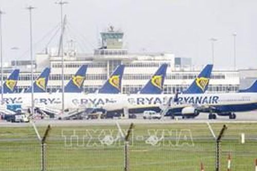 Hơn 100 chuyến bay bị hủy tại sân bay Dublin do bão