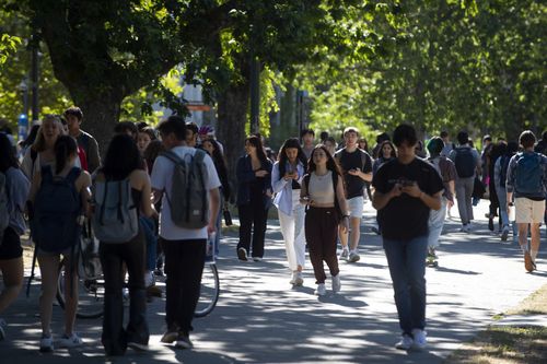 Canada siết chặt thị thực du học