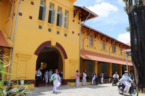 Nổ tại phòng thí nghiệm Trường THPT Châu Văn Liêm, 5 học sinh bị thương