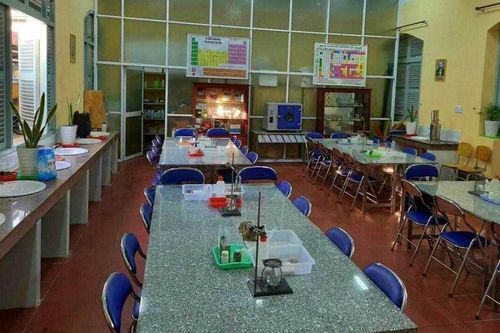 Cần Thơ: Nổ ống nghiệm giờ học Hóa, 5 học sinh bị thương