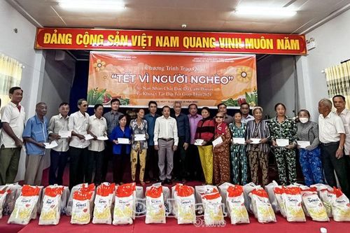 200 phần quà Tết cho hộ nghèo