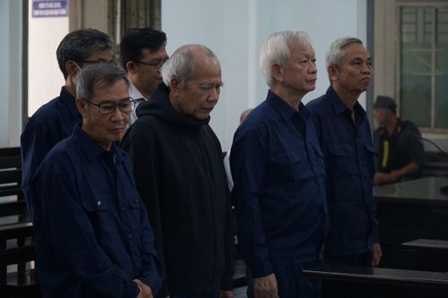 9 cựu quan chức tỉnh Khánh Hòa tiếp tục hầu tòa