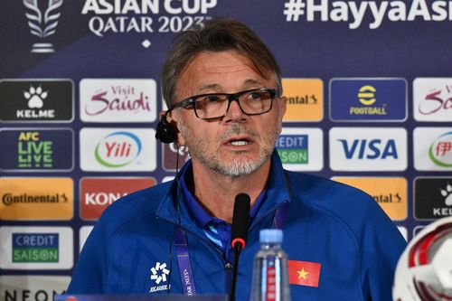 HLV Troussier: Ai cũng thấy chúng tôi làm tốt, trừ truyền thông Việt Nam