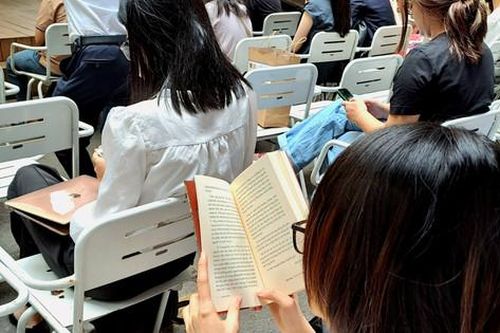 Khoảng 3,3 triệu lượt khách đến với Đường sách TP Hồ Chí Minh năm 2023