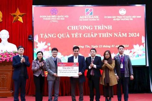 Đoàn đại biểu Quốc hội và Agribank tổ chức chương trình an sinh xã hội vì người nghèo