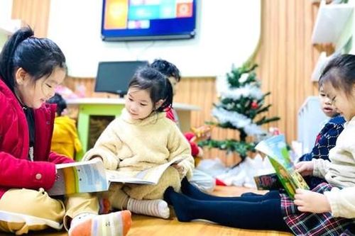 Nhiều trường vẫn mở cửa đón học sinh dù Hà Nội rét dưới 10 độ C