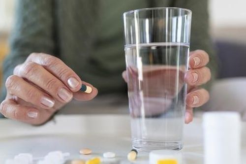 Uống hormone tuyến giáp levothyroxine có gây sạm da không?