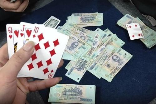 Nhan nhản 'chợ' bạc bịp trên mạng