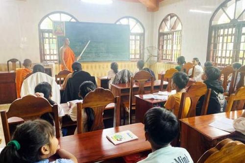Lớp học tiếng Khmer đặc biệt ở Sóc Trăng