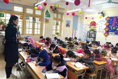 Vì sao lại căn cứ nhiệt độ lúc 6h để cho học sinh nghỉ học?