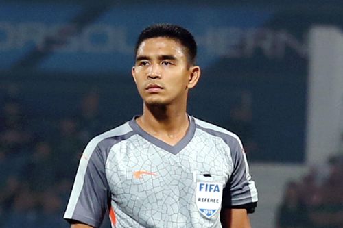 CĐV Việt Nam phẫn nộ với trọng tài Malaysia