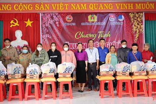 Nhiều hoạt động ý nghĩa tại chương trình 'Xuân biên giới'