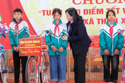 Báo Nhân Dân và Thái Nguyên mở đầu 'Tuần cao điểm Tết Vì người nghèo'