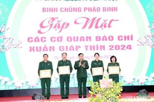 Binh chủng Pháo binh gặp mặt các cơ quan báo chí Xuân Giáp Thìn 2024