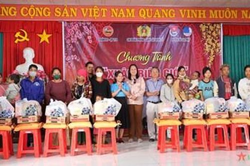 Ấm áp chương trình 'Xuân biên giới' tại Bình Phước