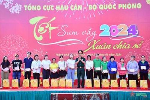 Tổng cục Hậu cần tổ chức 'Tết sum vầy - Xuân chia sẻ' khu vực TP Hồ Chí Minh