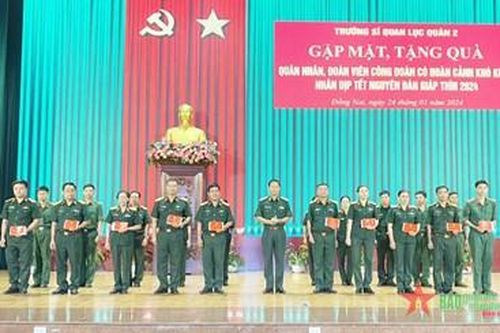 Trường Sĩ quan Lục quân 2 gặp mặt, tặng quà quân nhân có hoàn cảnh khó khăn