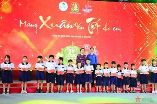 TP Hồ Chí Minh: Chăm lo Tết cho 200 trẻ mồ côi, hoàn cảnh khó khăn