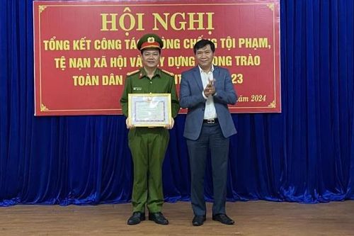Khám phá nhanh vụ cướp giật tài sản, Công an Hội An được khen thưởng đột xuất
