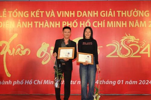 Phim về người mẹ bại não tiếp tục được vinh danh