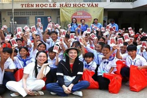 Ấm áp chương trình 'Tết hạnh phúc cho kiều bào tại Campuchia'