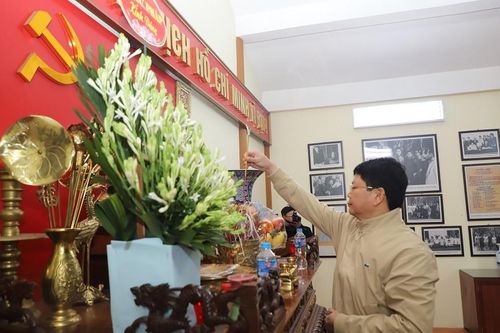 Lãnh đạo Bộ Tư pháp dâng hương tại Khu di tích lịch sử của Bộ Tư pháp
