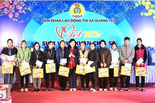 210.000 phần quà Tết Giáp Thìn được trao tặng tại Quảng Ninh