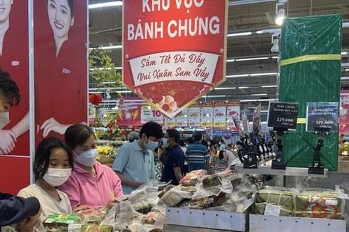 TPHCM: Hàng Tết giảm giá đến khó tin