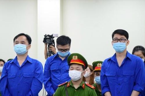Bị phạt vì cho ông Nhân 'Louis' mượn tài khoản thao túng cổ phiếu