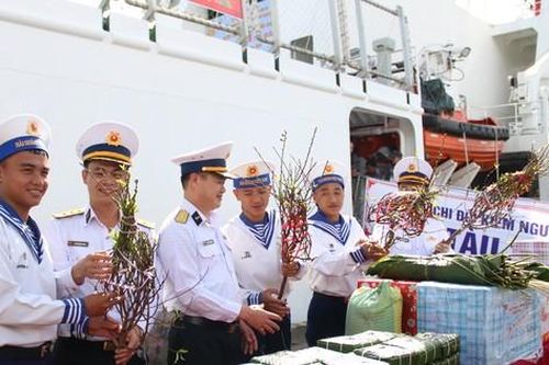 Mang phong vị Tết 3 miền đến các đảo tiền tiêu thuộc Vùng 3 Hải quân