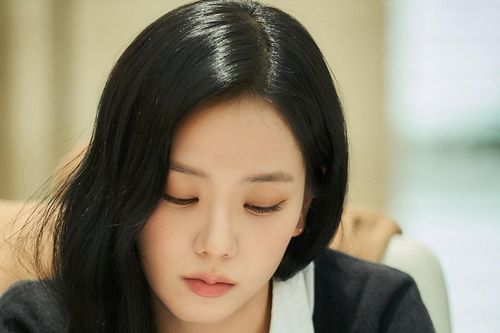 Jisoo xinh bất chấp trong buổi đọc kịch bản phim mới cùng Lee Min Ho