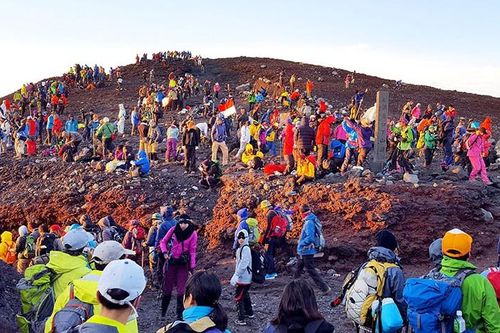 Nhật Bản thu phí tham quan núi Phú Sĩ, tránh khủng hoảng 'thừa khách'
