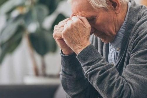 Độ tuổi nào nên ngừng uống rượu hoàn toàn?