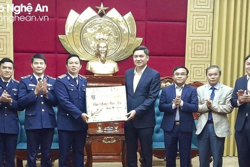 Bộ Tư lệnh Vùng Cảnh sát biển 1 chúc Tết Tỉnh ủy Nghệ An