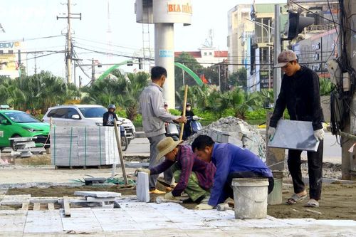 Nỗ lực đẩy nhanh tiến độ chỉnh trang tuyến đường Lê Hồng Phong và Nguyễn Thị Minh Khai ở TP Vinh