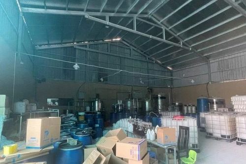 Hà Nội: Khởi tố 6 đối tượng trong đường dây sản xuất, mua bán nước giặt giả
