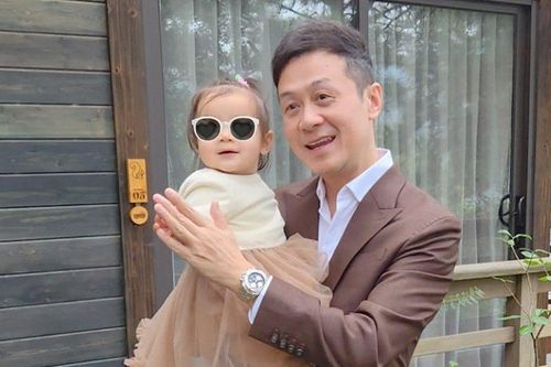 MC Anh Tuấn VTV lần đầu khoe 'công chúa nhỏ' một tuổi xinh xắn, đáng yêu
