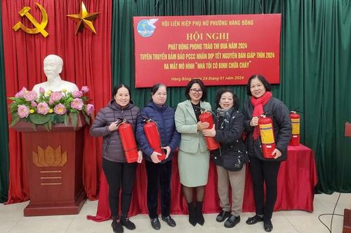Phụ nữ Hà Nội tích cực nhân rộng mô hình 'Nhà tôi có bình chữa cháy'