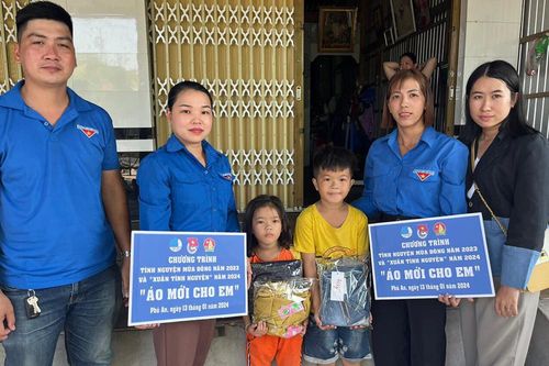 Áo xanh trong 'Xuân tình nguyện'
