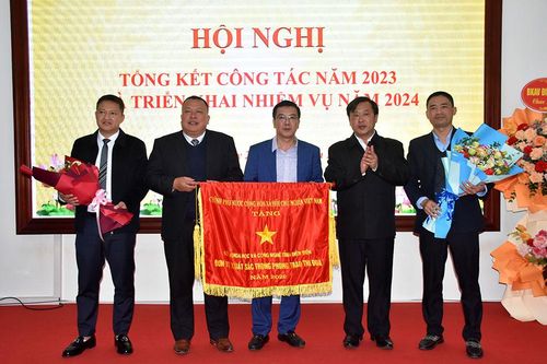 Sở Khoa học và Công nghệ đón nhận Cờ Thi đua của Chính phủ