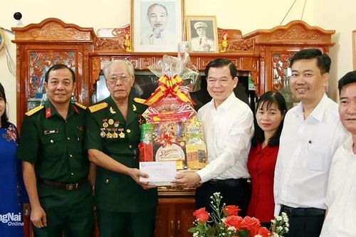 Bí thư Tỉnh ủy Nguyễn Hồng Lĩnh thăm, chúc Tết người có công với cách mạng