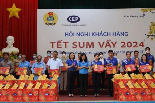 Tặng 1.431 phần quà Tết cho đoàn viên, người lao động
