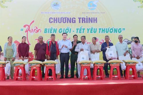 Chương trình 'Xuân biên giới - Tết yêu thương' năm 2024
